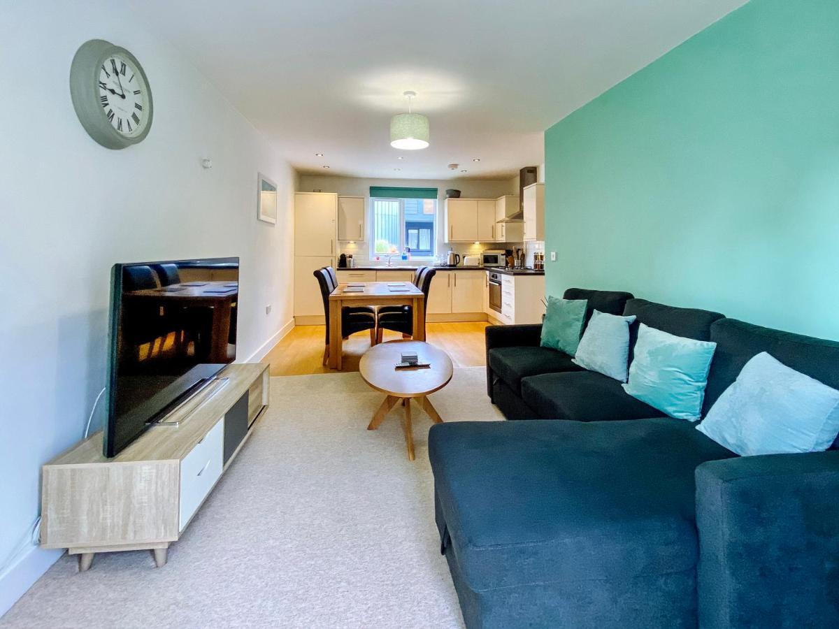 Beautiful, Contemporary 3 Bedroom Apartment Bath Exterior photo